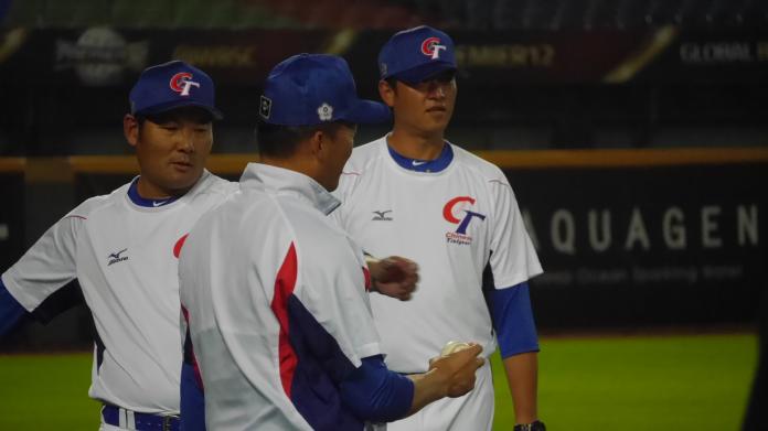 中華隊夜間練球。（圖／吳政紘攝）