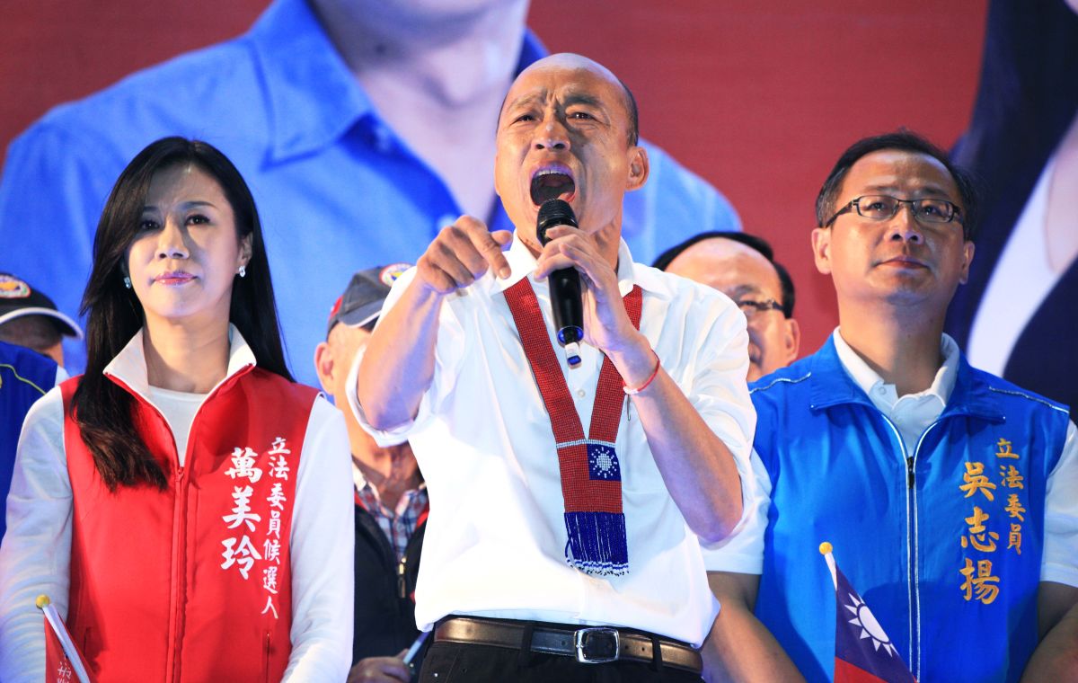 ▲韓國瑜痛批蔡政府「平常不用心，一到選舉搞抹黑」，呼籲台灣人民一定要站起來，用選票讓無能政府下台。（圖／記者李春台攝, 2019.11.01）