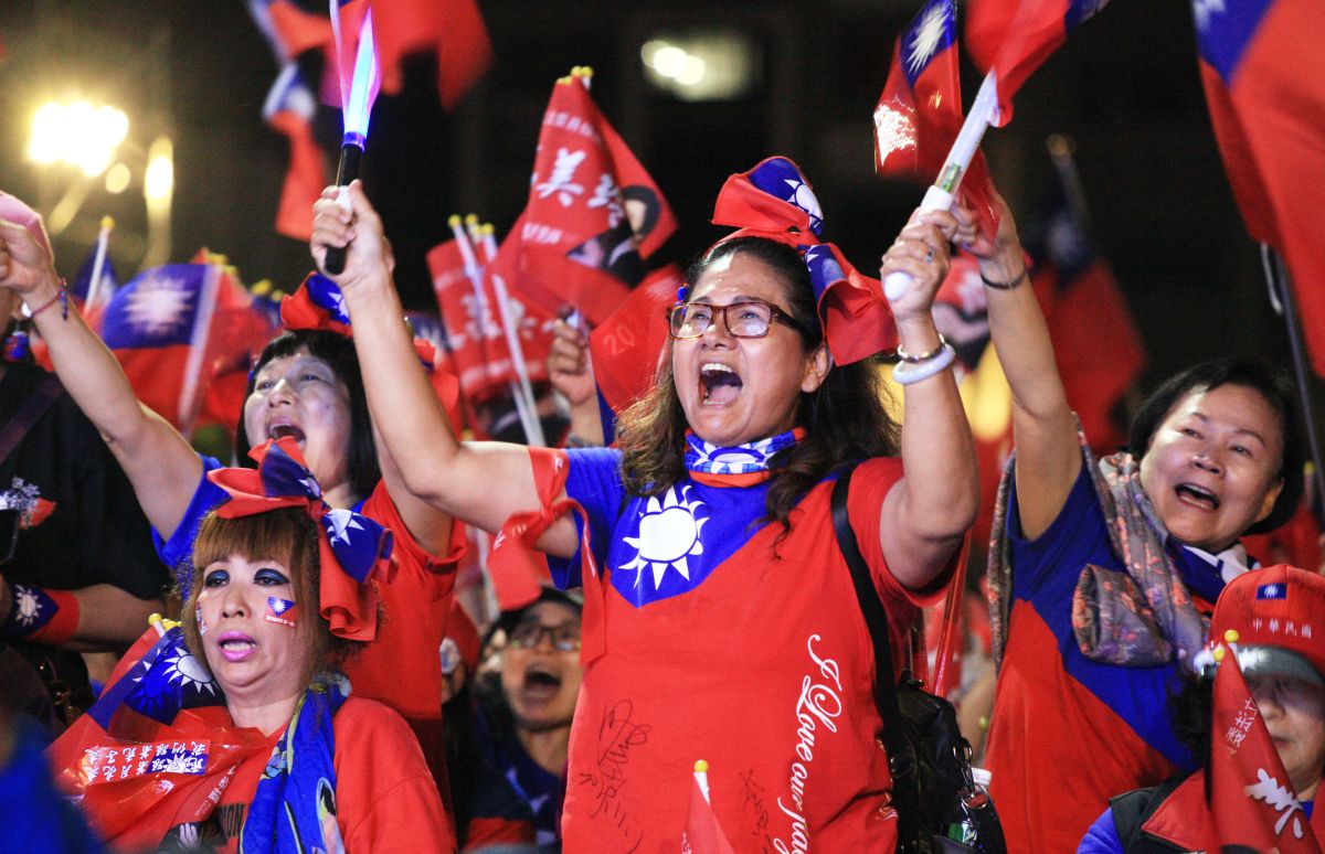 ▲韓國瑜7時許抵達會場，立刻引起台下民眾高喊「總統好」、「庶民選總統、總統選庶民」，現場凍蒜聲不斷！（圖／記者李春台攝, 2019.11.01）