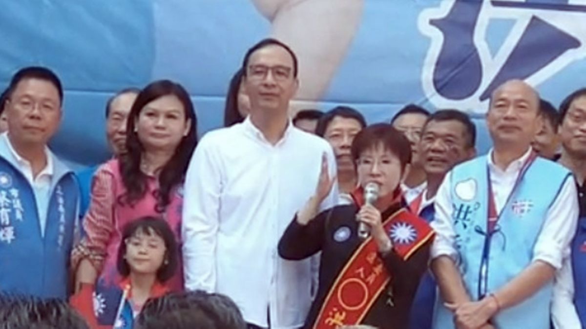 國民黨總統參選人韓國瑜、前主席朱立倫、台南市立委參選人洪秀柱2日在台南合體。( 圖 / 讀者提供 )