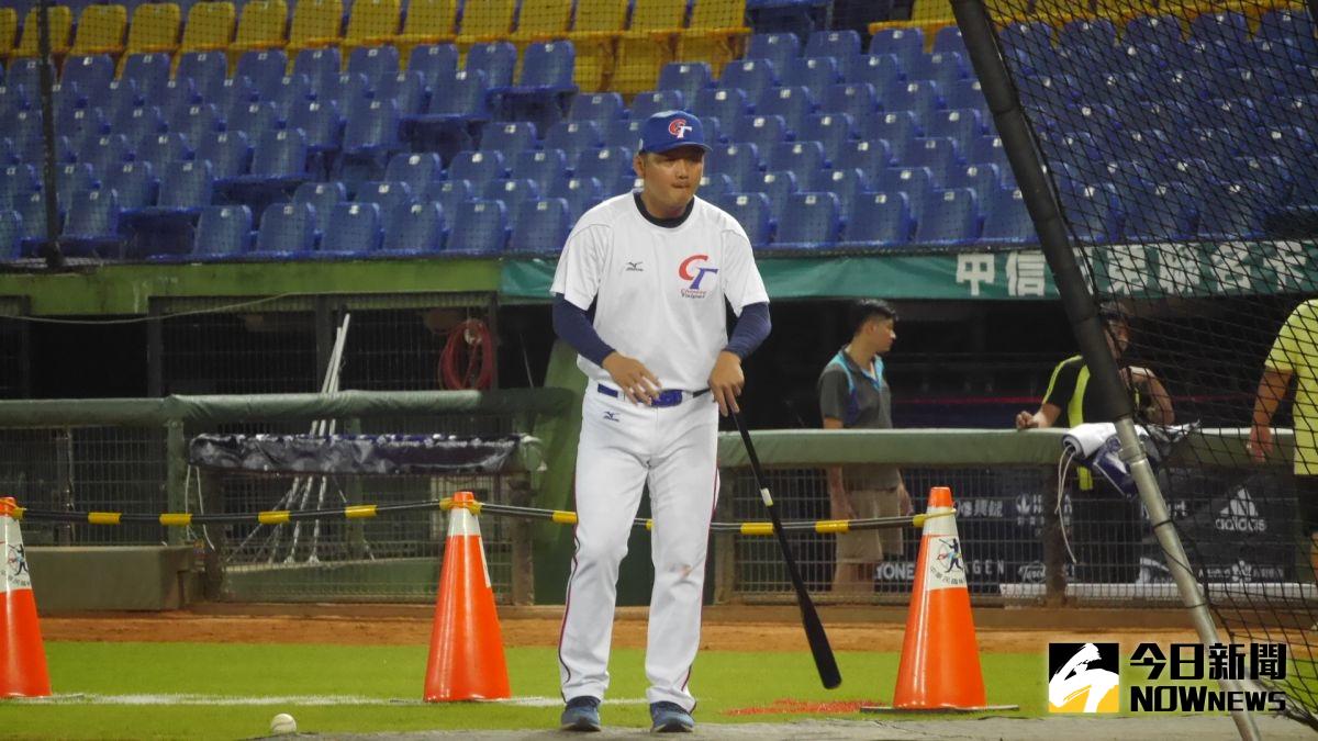 曾豪駒球員時期，曾不戴護具就上場。（圖／吳政紘攝）