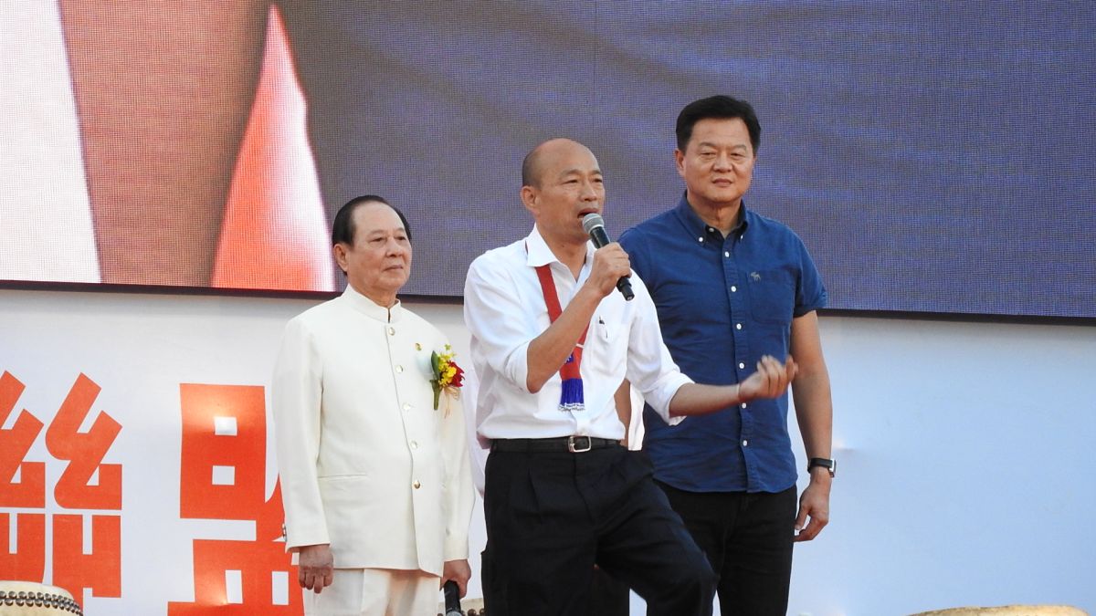 韓國瑜2日才出席國會政黨聯盟一周年黨慶，未料不到一個月，就傳出妙天禪師轉向挺蔡英文連任。( 圖 / 記者陳弘志攝 )