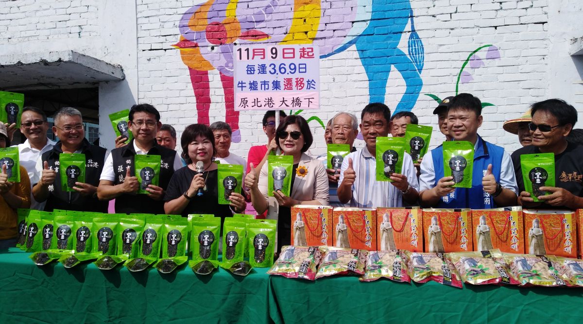 ▲北港牛墟市集將於9日遷回原北港橋下，北港農會當日準備3000份黑豆免費贈送。（圖／記者洪佳伶攝，2019.11.03）