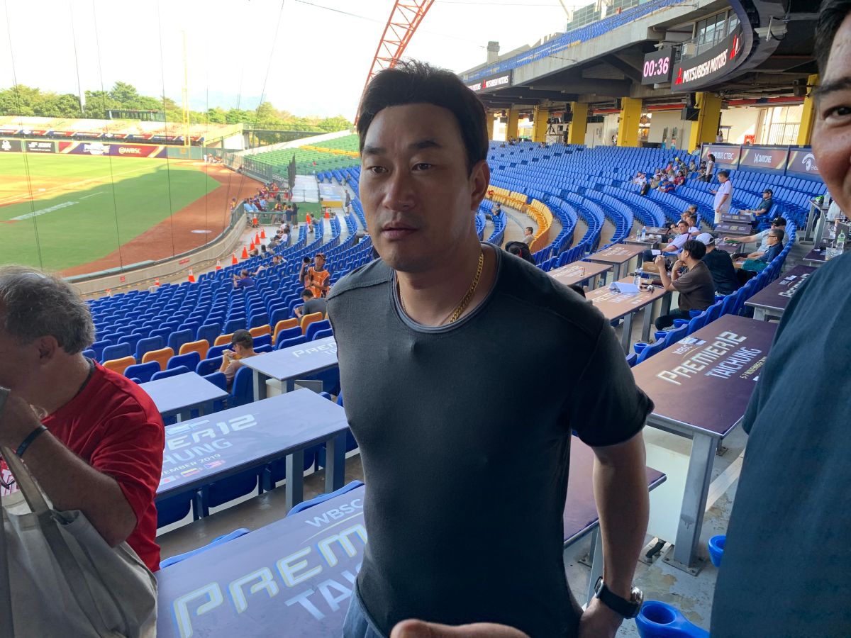 韓國隊前左投奉重根來台情蒐。（圖／吳政紘攝）