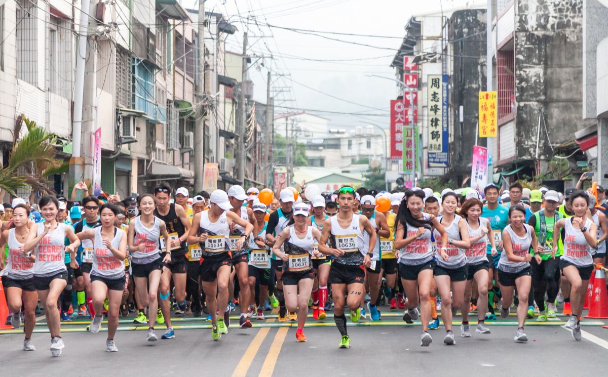 ▲2019戀戀二水‧跑水馬拉松，全馬組熱鬧起跑。（圖／記者陳雅芳攝，2019.11.03）
