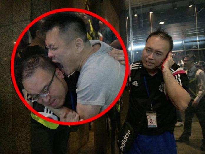 ▲香港太古城西區議員趙家賢趙家賢在混亂中左耳被咬掉。（圖／翻攝巴士的報）