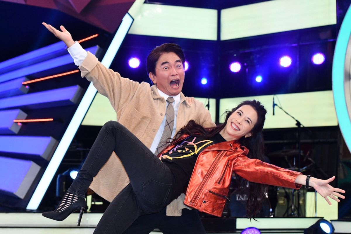 ▲吳宗憲和莫文蔚模仿阿信、蔡依林昨晚演唱會的甜蜜姿勢。（圖／記者林柏年攝2019.11.04）