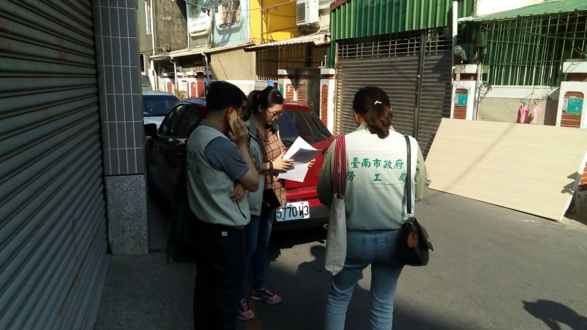 ▲台南市勞工局前往「跑腿王」（冠臨企業社）進行稽查。（圖／記者陳聖璋翻攝）