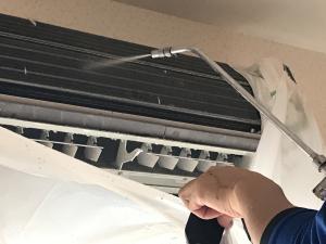 ▲人力銀行公開時薪千元的打工職缺，冠軍是「家電清洗員」，時薪1000至4000元，尤其最近天熱，冷氣清洗需求大增。（示意圖／取自 PhotoAC ）