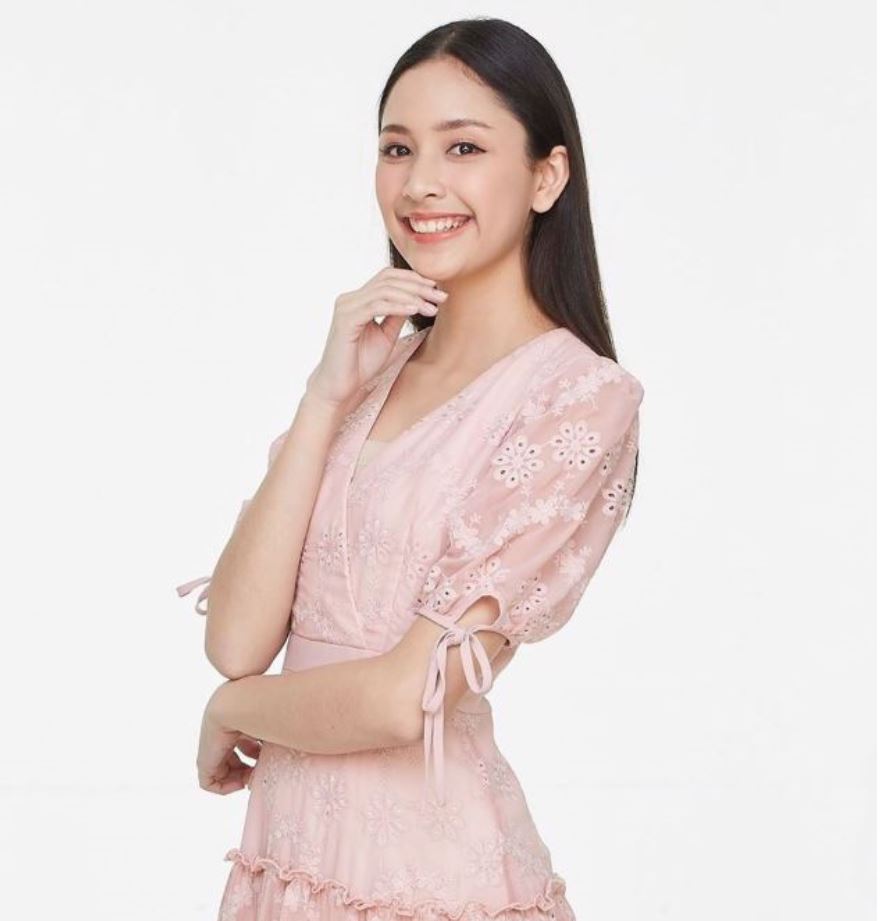 根據泰國媒體報導，Pinn目前就讀暖武裡府（Changwat Nonthaburi）玫瑰花園學校（Suankularb Wittayalai School ,Rose Garden College），在得獎感言時提到希望自己能成功成為一名演員，未來會持續磨練演技等待機會。（圖／翻攝自IG）