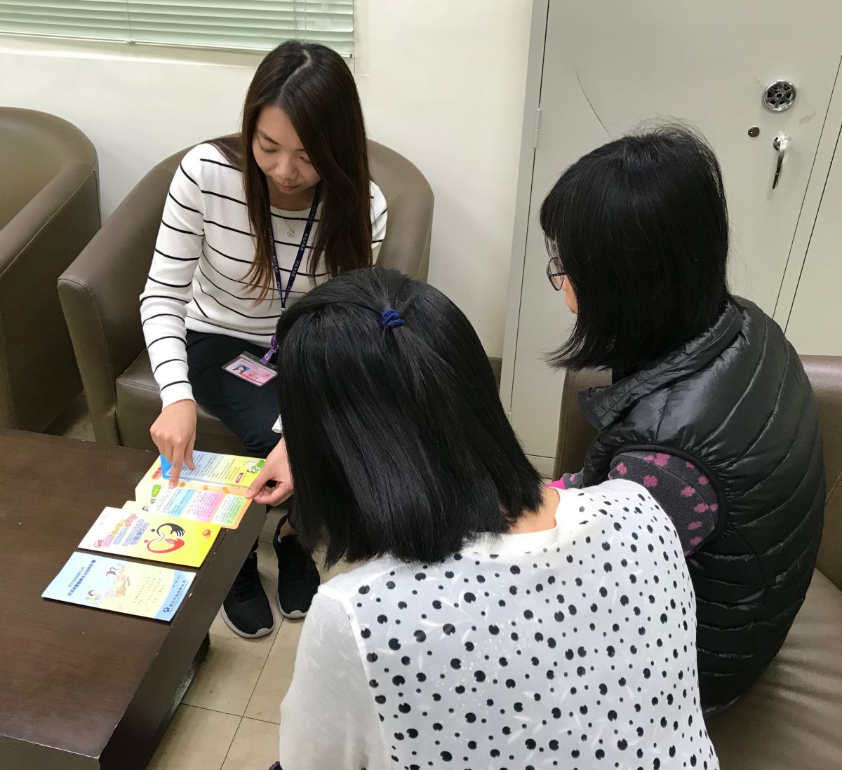 ▲新北市家防中心在接獲兒少保護個案通報後，會第一時間進行案情了解，並針對緊急案件優先處理。（圖／新北市家防中心提供）