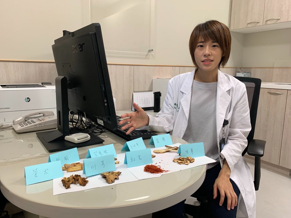 ▲中醫師周書玉以補血、透瘀熱方式，有效改善惱人的蕁麻疹全身發癢症狀。（圖／中醫大新竹附醫提供）