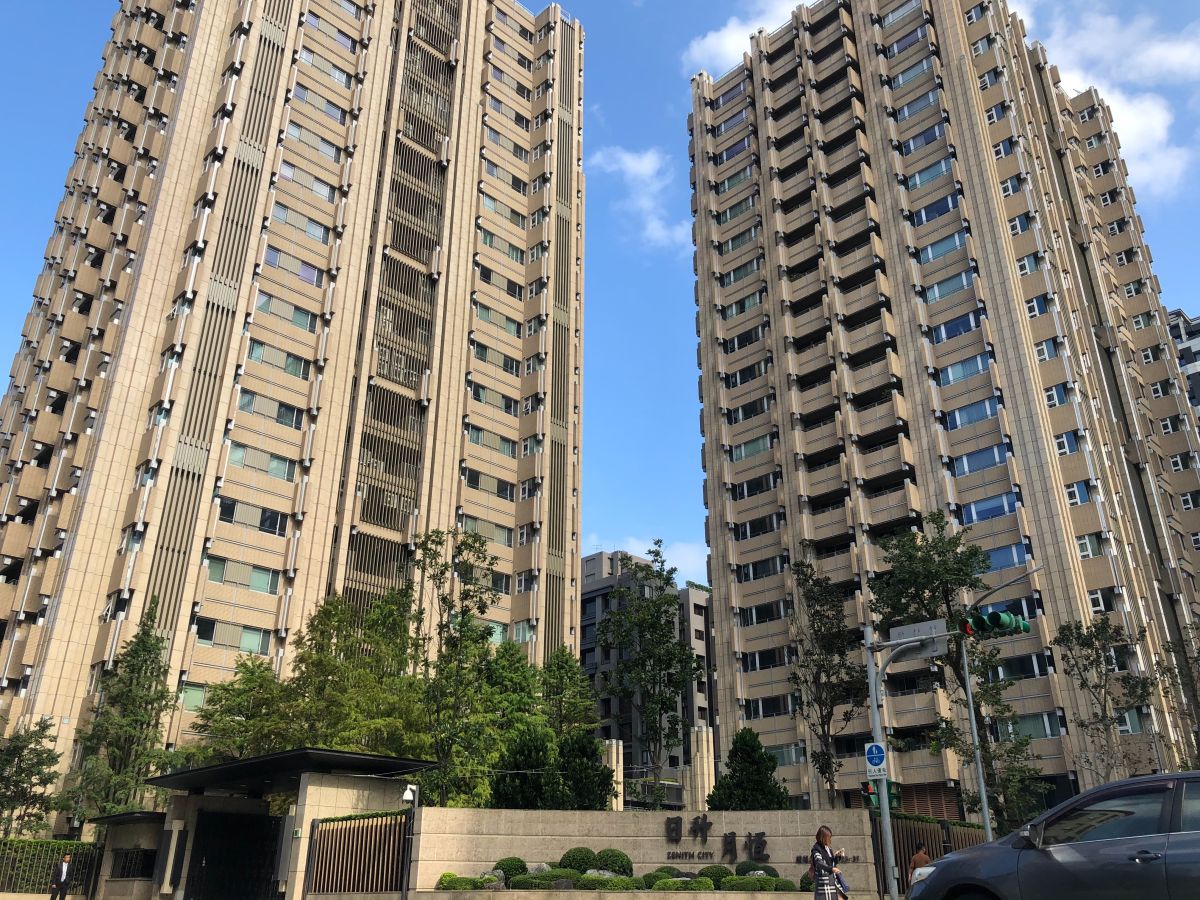 ▲日升月恆是南港指標性豪宅之一，目前市場行情約在每坪單價70到80萬左右。（圖／記者陳明安攝影，2019.11.6）