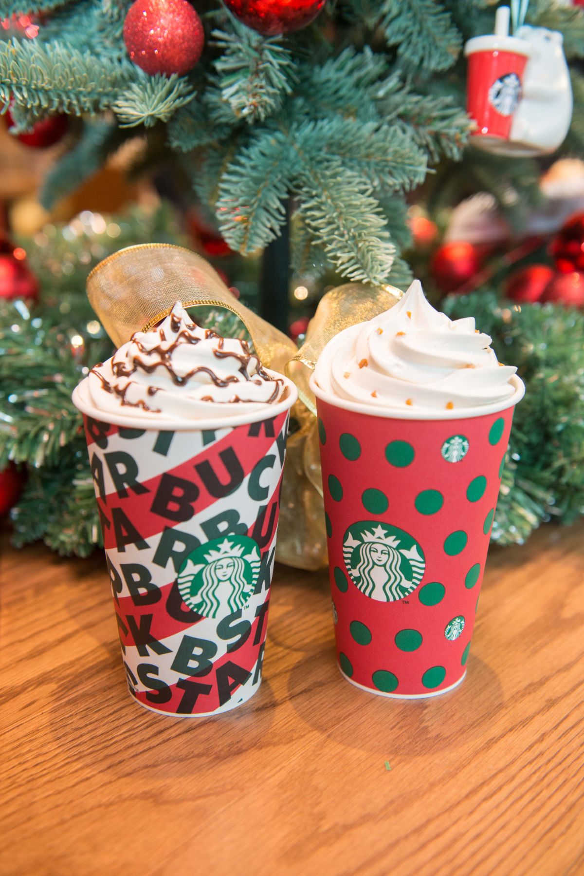 ▲星巴克耶誕飲品太妃核果風味那堤與薄荷風味摩卡咖啡經典回歸。（圖／業者提供）