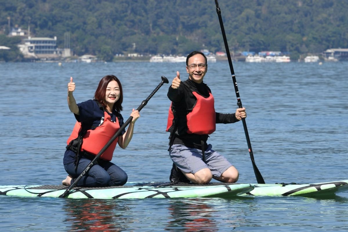 國民黨前主席朱立倫6日為輔選黨籍立委馬文君，意外傳出人摔入日月潭。( 圖 / 朱立倫辦公室提供 )