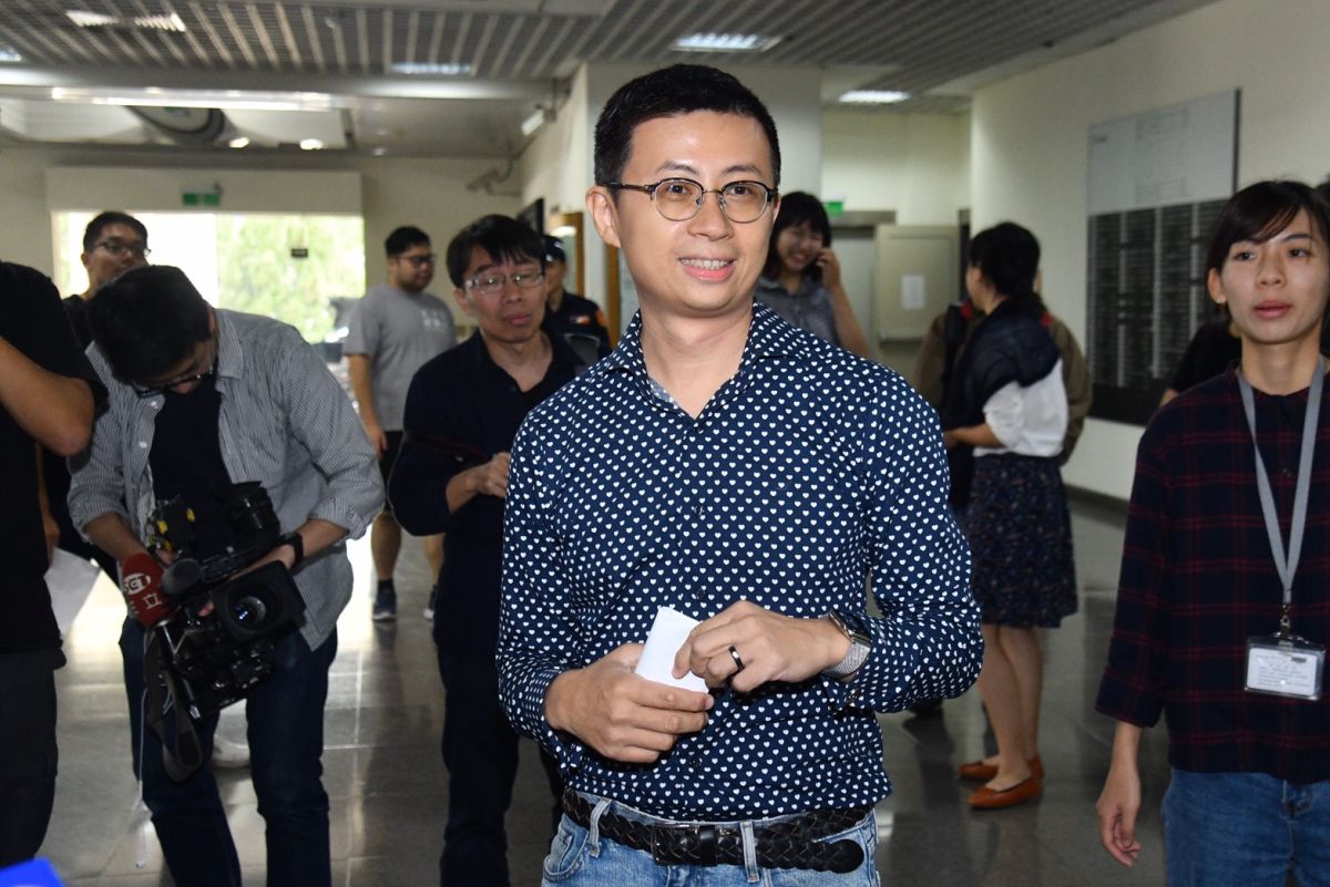 ▲台北市議員「呱吉」邱威傑與網紅共組「快樂無法黨」。（圖／記者林柏年攝, 2019.11.6）