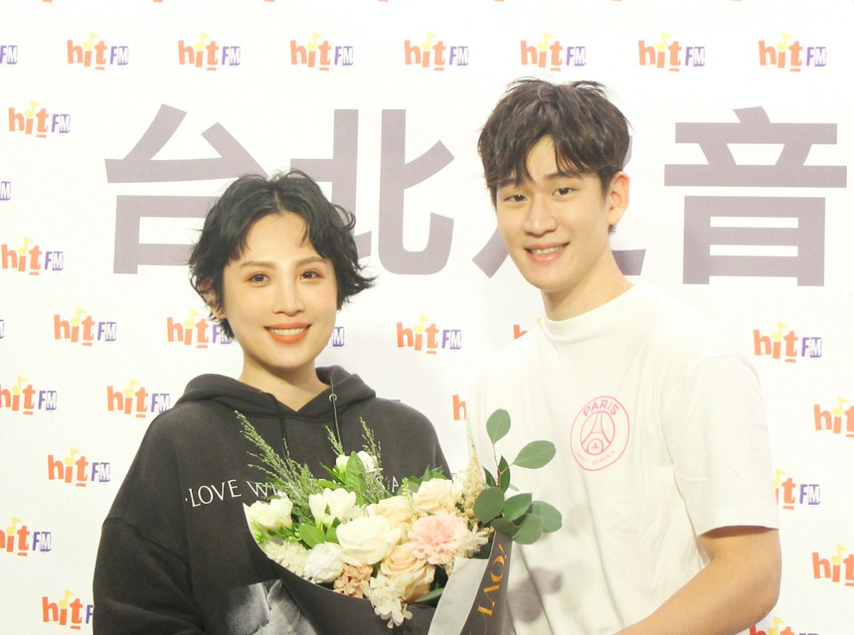 ▲周興哲（右）回應哥哥周予天隨地便溺一事。（圖／Hit Fm提供）