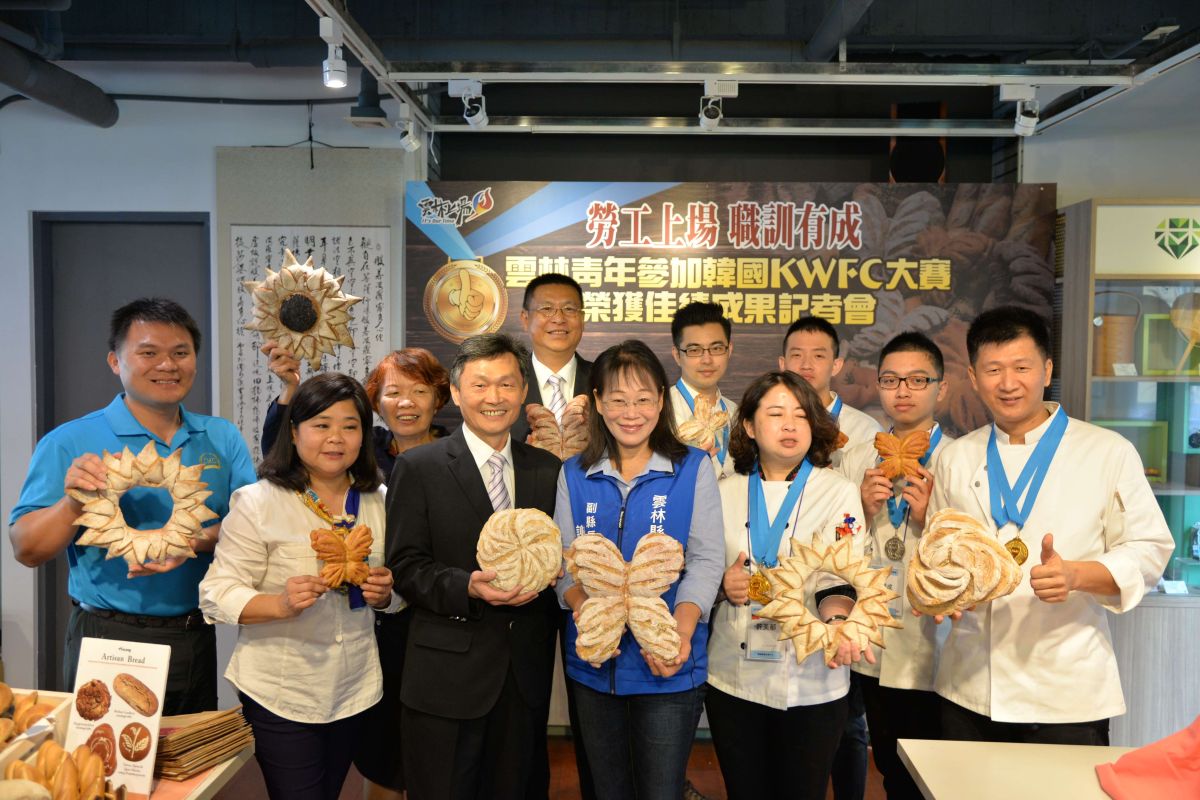 ▲雲林縣政府職訓烘焙班學員組團參加韓國世界廚藝大賽(簡稱KWFC)，榮獲2金3銀1銅的佳績。（圖／記者洪佳伶攝，2019.11.06）