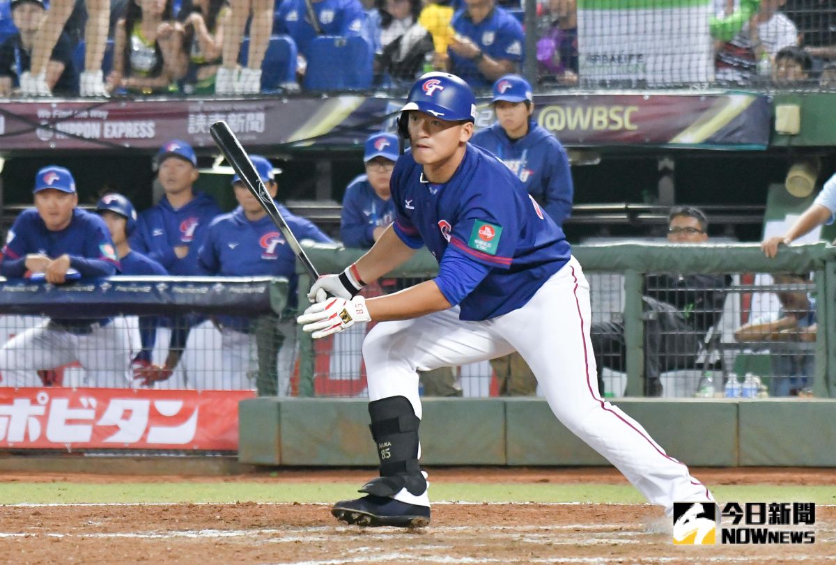 ▲世界棒球12強中華隊對上委內瑞拉，朱育賢敲出關鍵二壘安打。（圖／記者葉政勳攝 , 2019.11.06）