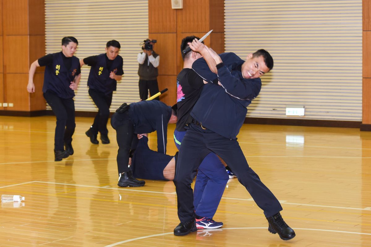 ▲國安局7日舉行第十五任正副總統選舉安維編組結訓典禮，特勤隨扈演練墮奪取暴徒刀械。（圖／記者陳明安攝, 2019.11.7）