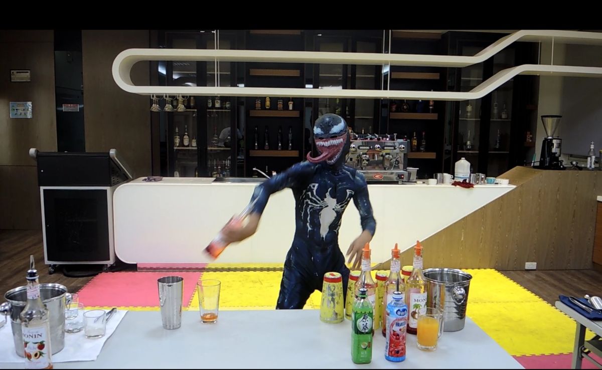 ▲莊家豪參加2019蓬萊盃全國調酒暨托盤咖啡大賽，這次比賽他選擇「猛毒」一片的主角來變裝。（圖／記者陳雅芳攝，2019.11.07）