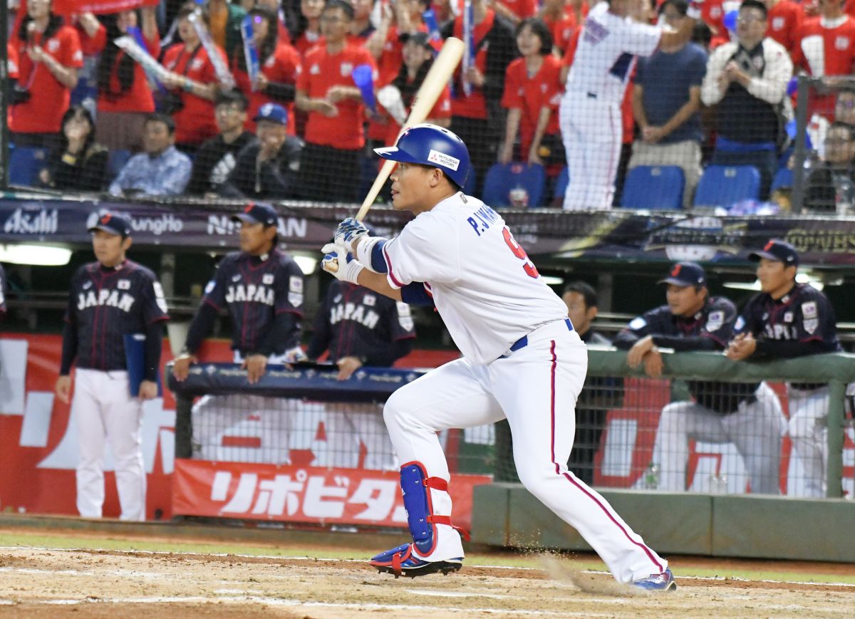 王柏融敲出個人本屆12強賽首支安打。。（圖／葉政勳攝）