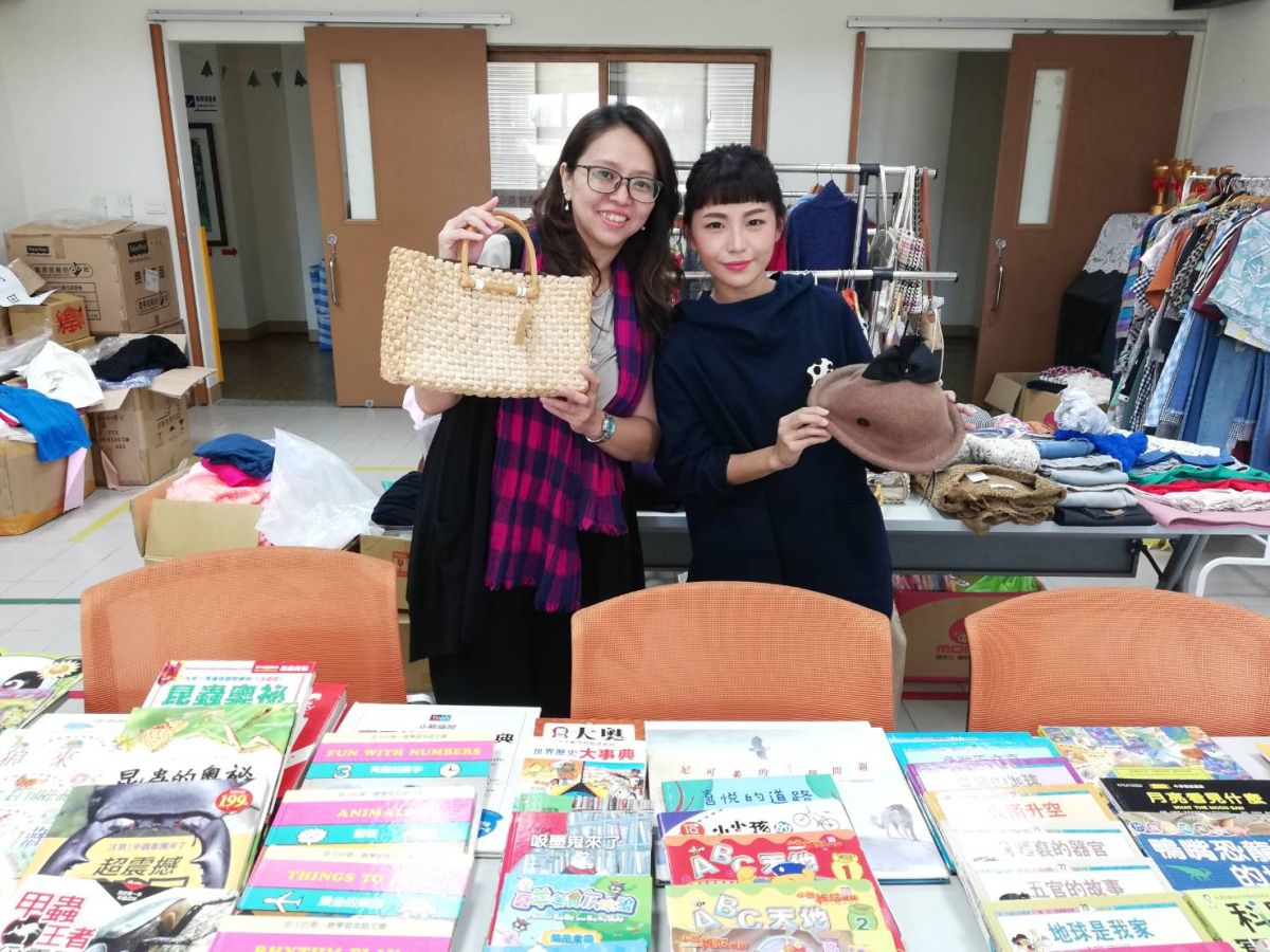 ▲晨光「社區早療愛無限公益市集」準備好東西巿集義賣。（圖/記者邱嘉琪攝，2019.11.08）