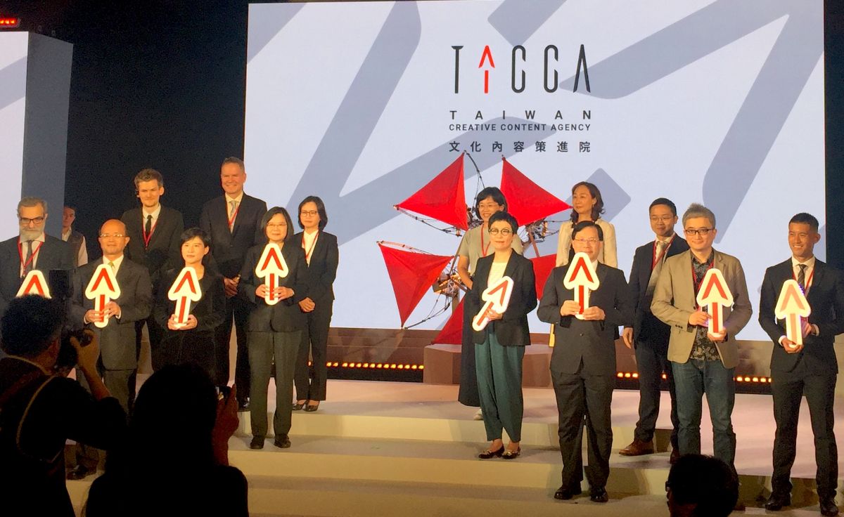 ▲文化內容策進院今（8）日於松菸文創園區舉行正式揭牌典禮，文化部長鄭麗君與總統蔡英文均到場祝賀，鄭麗君同時也宣布文化部與文策院將共同推出2個新的5年計畫。（圖/記者黃仁杰攝，2019.11.08）