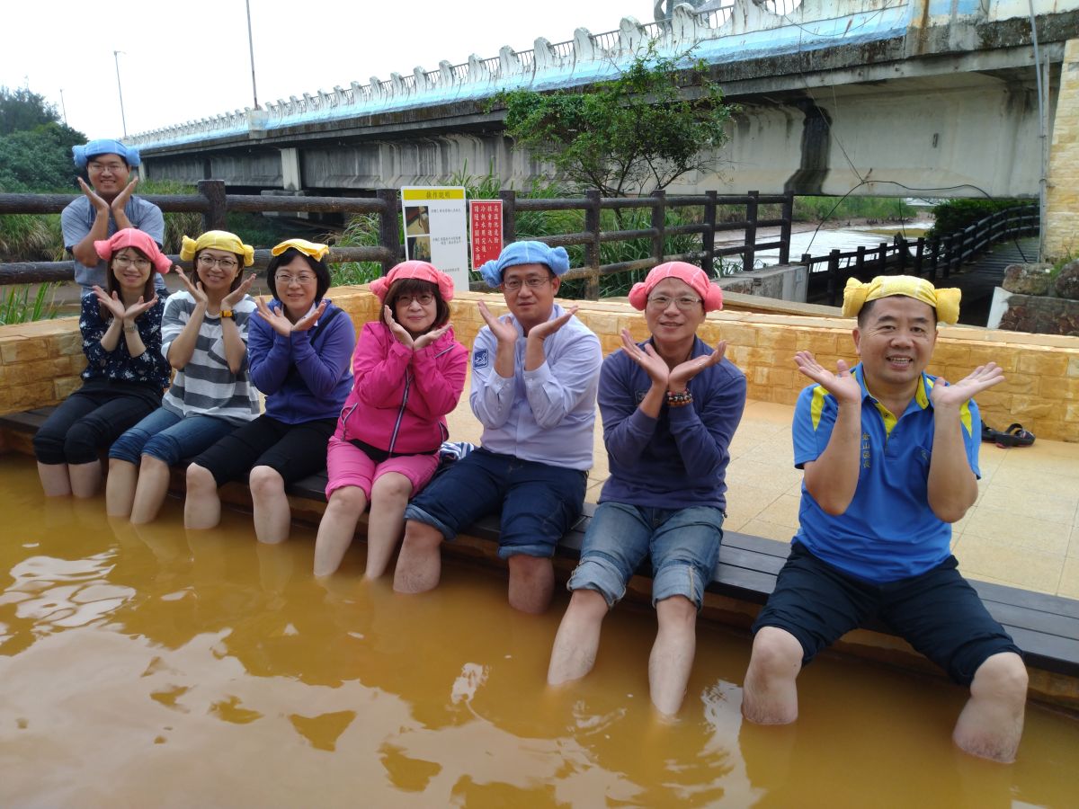 ▲「磺港溫泉公共浴室」園區在今年完成整修後，除了提供獨有的金銀雙湯，園區內也設置高中低溫3座泡腳池24小時開放。（圖／新北是金山區公所提供）