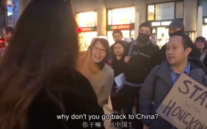 ▲挺港示威者反問深圳女子，為何不回中國？（圖／翻攝自影片）