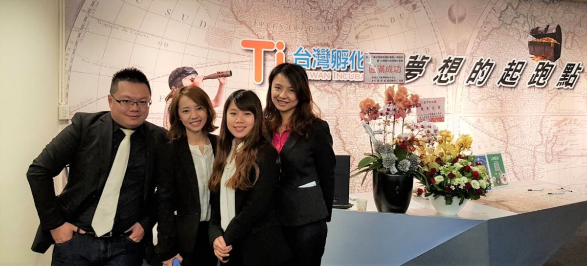 ▲國內第一家進入資本市場的專業財經公關－精彩創意8日正式登錄創櫃板。圖左一為總經理胡恒士。(圖／精彩創意提供)