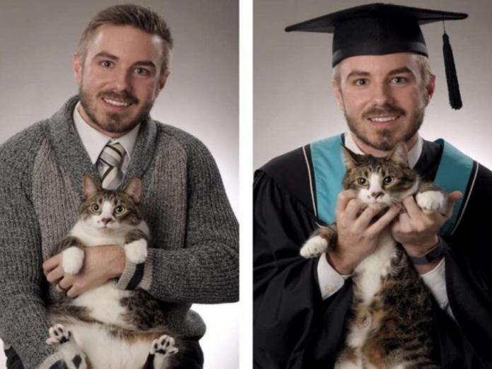 男子帶愛貓一起合拍畢業照。（圖／Parker）