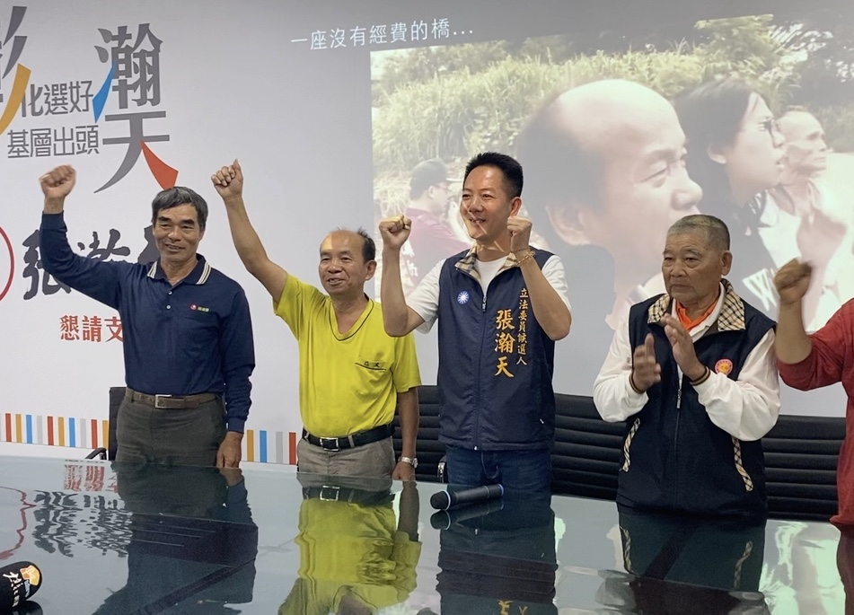 ▲2年前發生陳姓婦人被暴漲雨水沖走、婦人丈夫洪姓農民親自到場敘述在太太失蹤後求助無門，向張瀚天表達感謝之意。（圖／記者陳雅芳攝，2019.11.08）