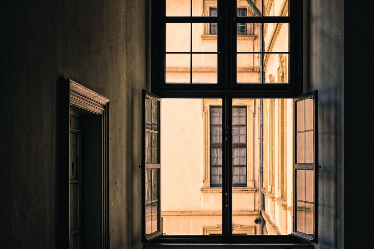 ▲一名網友在 PTT 「 home-sale 」看板表示，若在新北市永和屋齡 40 年、 20 坪左右，且無公設、有電梯，總價 8 百多萬的房子，是否可以入手？貼文立刻引發熱議。（示意圖／翻攝自 Pixabay ）