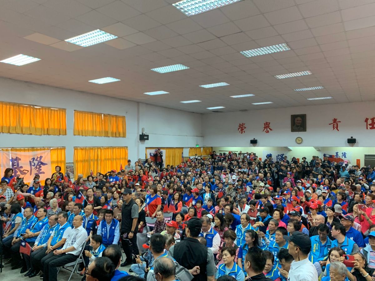 韓國瑜到基隆參加造勢活動，黨部主委黃希賢表示，基隆市黨部從來沒有這麼滿過。 (圖/韓國瑜辦公室提供)