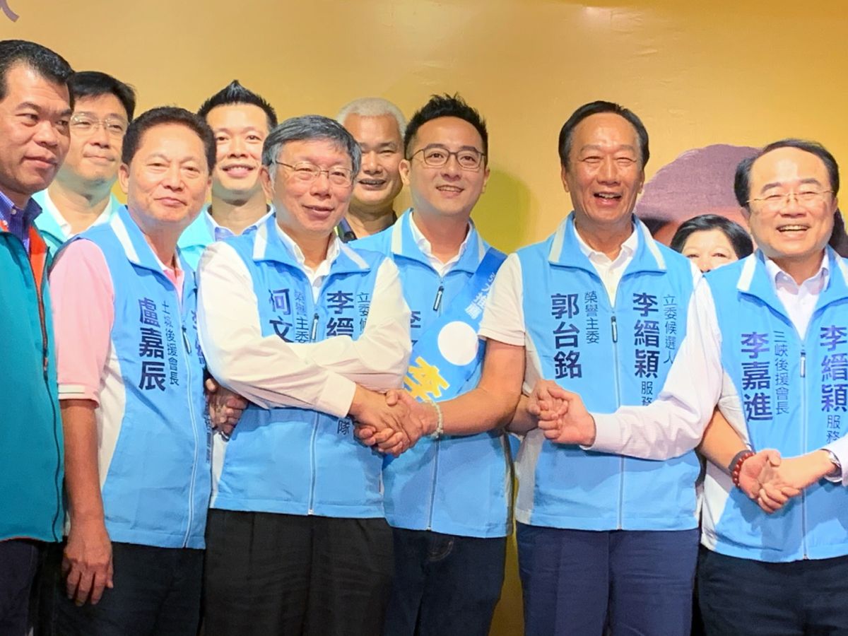 ▲鴻海集團創辦人郭台銘和民眾黨主席柯文哲今（9）聯手幫子弟兵李縉穎站台。（圖／記者宋原彰攝，2019.11.09）