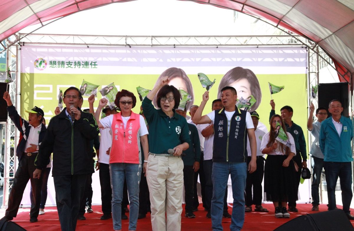 ▲土庫鎮長張榮麗率地方黨籍民意代表全力支持蘇治芬。（圖／記者蘇榮泉攝，2019.11.09）