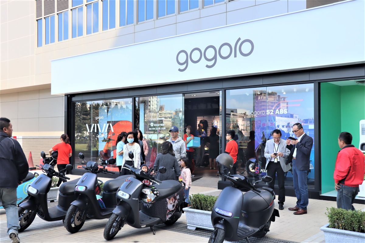▲全台灣第一家離島 Gogoro 門市在澎湖3號港免稅店舉辦開幕儀式，落實低碳島在交通工具的綠能化。（圖／記者張塵攝，2019.11.09）