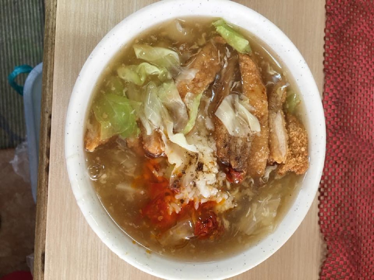 ▲土魠魚在羹湯裡為何都用炸的？內行人曝「好吃關鍵」。（圖／翻攝自熊 土魠魚羹麵臉書」