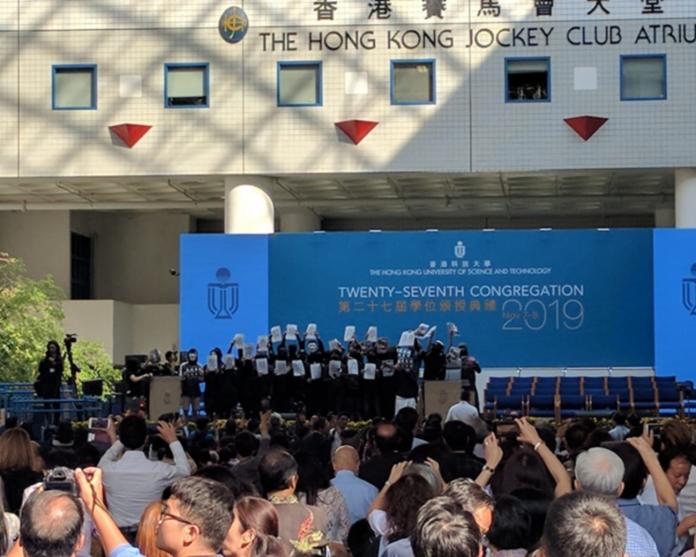 ▲香港科技大學學生周梓樂死亡後，校內抗爭不斷。（圖／翻攝巴士的報）
