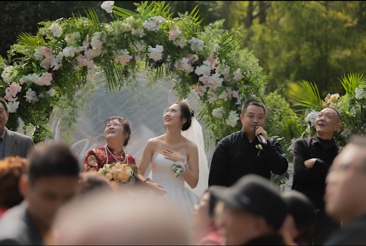 ▲土豪婚禮多猛？「超狂舉動」驚全場。（圖／翻攝自陸媒）