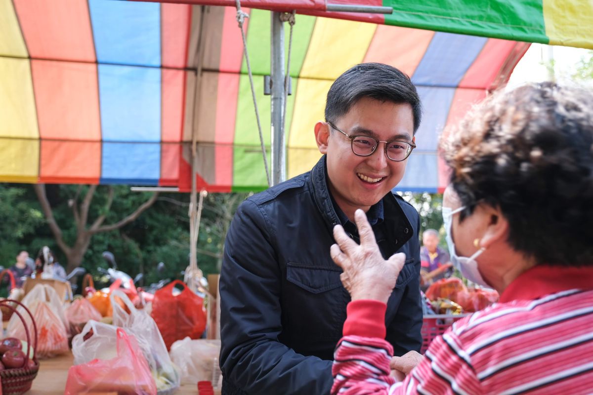 ▲交通部長辦公室主任卓冠廷辭職，回到台中全力輔選立委洪慈庸力拚連任。 (圖／柳榮俊翻攝2019.11.11)