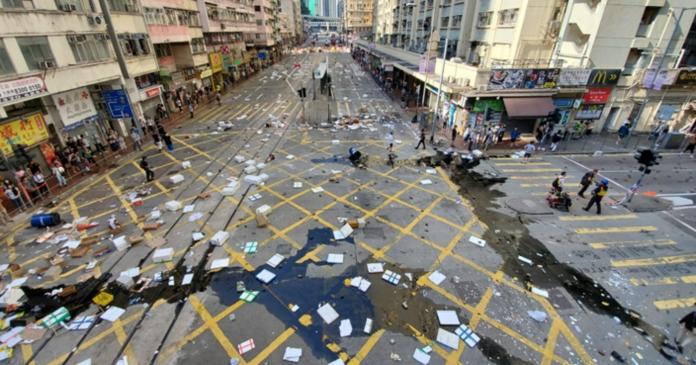 ▲香港今（11）日多地爆發激烈衝突。（圖／翻攝巴士的報）