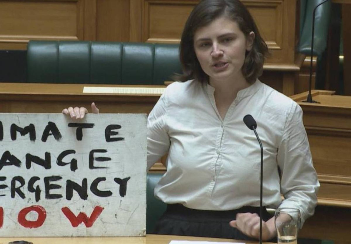 ▲ 25 歲的克羅伊在議會表達對環境變遷的看法。（圖／翻攝自新聞影片）