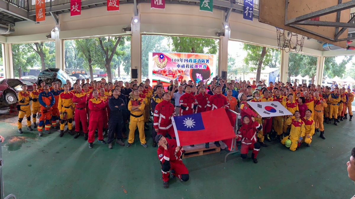 嘉義市英勇的救難隊伍參，首次參與全國消防車禍救援比賽就獲獎。(嘉義市消防局提供)