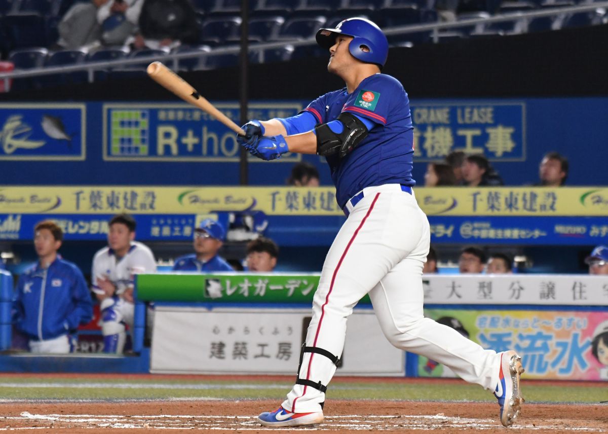 世界棒球12強，中華隊vs南韓隊，中華隊一壘手陳俊秀敲出3分砲。（圖／記者葉政勳攝）