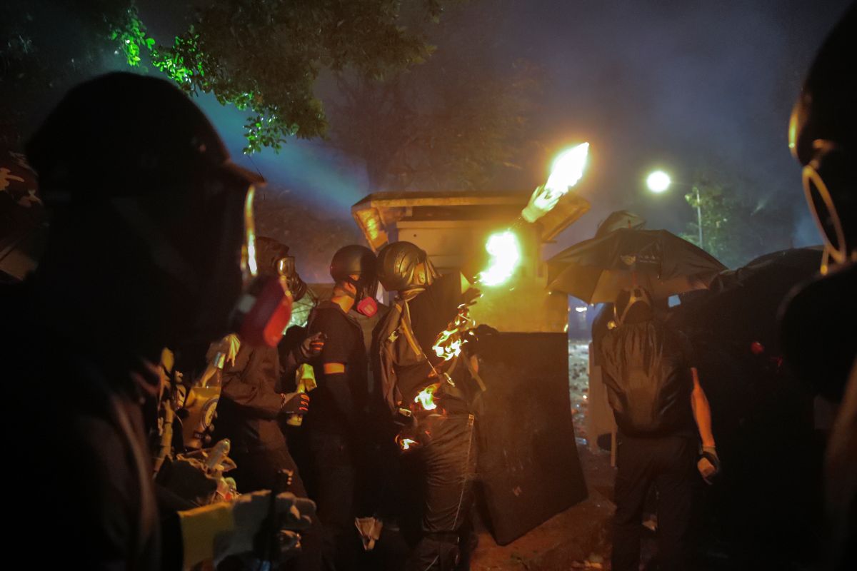 ▲香港中文大學昨日晚間再爆衝突。（圖／美聯社／達志影像）