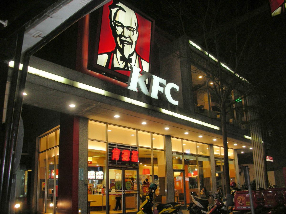 ▲台灣速食店品牌眾多，除了以獨特風味薯條稱霸的麥當勞之外，也有以蛋塔、炸雞聞名的肯德基。（圖／維基百科）