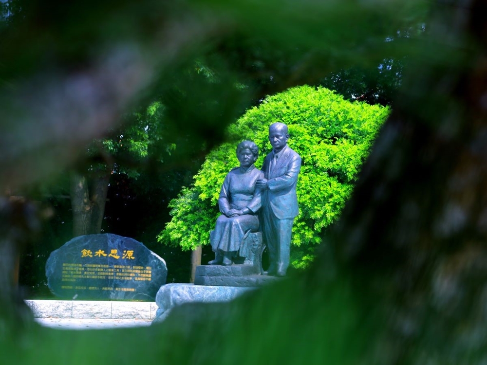 ▲成美文化園攝影大賽，由台南梁秋男的一幅象徵「飲水思源」拿下首獎。（圖／記者陳雅芳攝，2019.11.02）