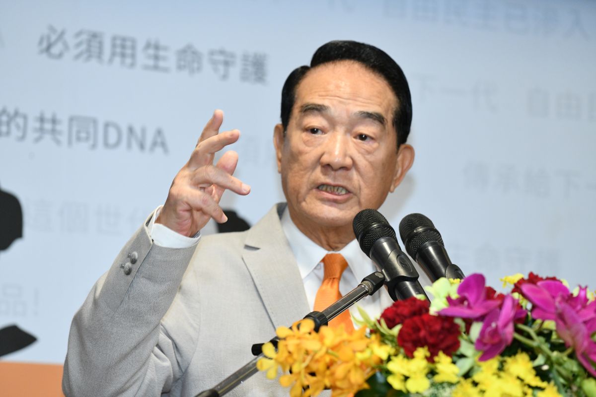 親民黨主席宋楚瑜宣布參選總統，韓國瑜表示宋楚瑜是他政壇前輩，政績有口皆碑，他祝福宋參選。（圖／記者林柏年攝, 2019.11.13）